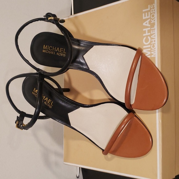 Michael Kors Size 8 Carlene Sandal - Picture 1 of 4
